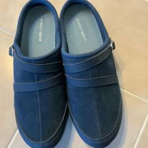 Beautiful Navy Suede like Easy Spirit Clogs - Size 8M